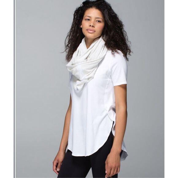 Lululemon Sun Salutation Infinity Circle Scarf Heathered White W9C35S One Size - Picture 1 of 8